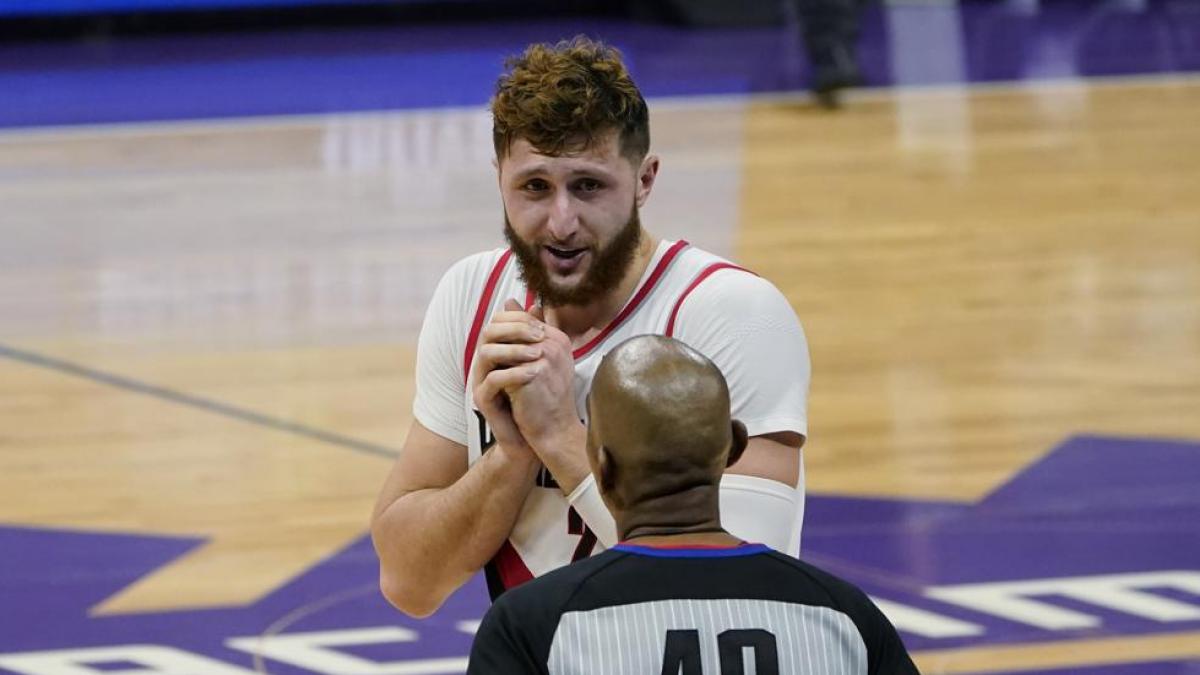 La increíble reacción de Nurkic contra un aficionado que le increpa