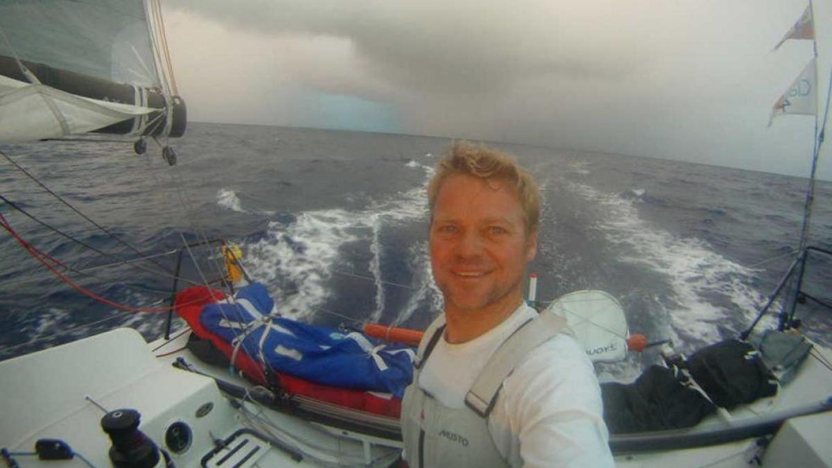 Álex Pella sigue a ritmo de récord en su ruta a Cabo Verde