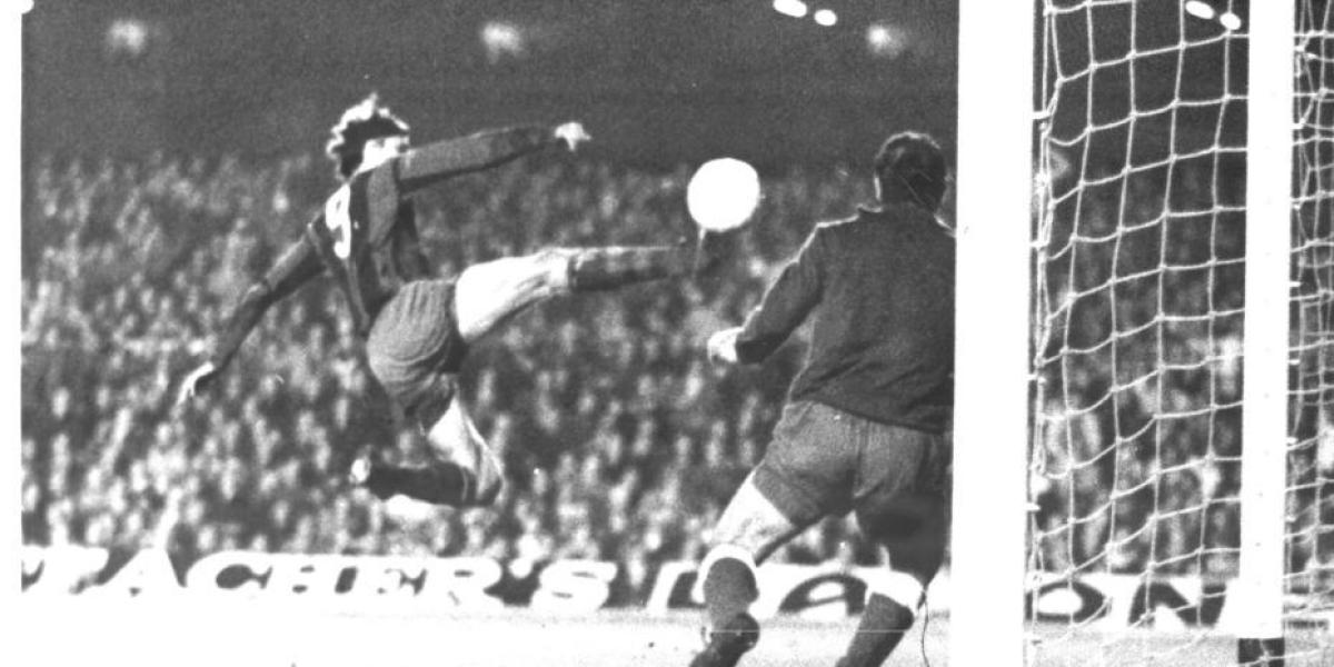 El inolvidable gol de Cruyff a Reina