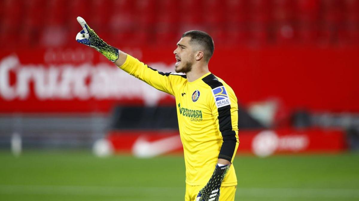 El portero Rubén Yáñez abre la lista de refuerzos del Sporting