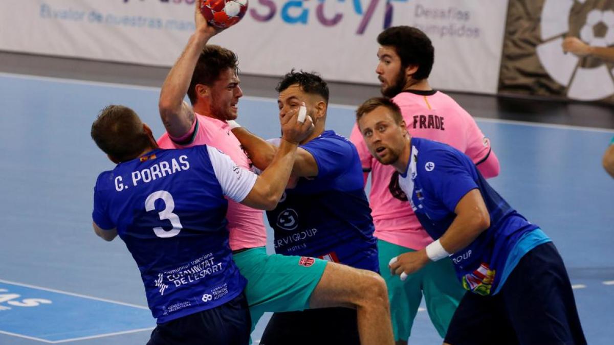 El Barça juega en Benidorm tras el tropiezo en Oporto