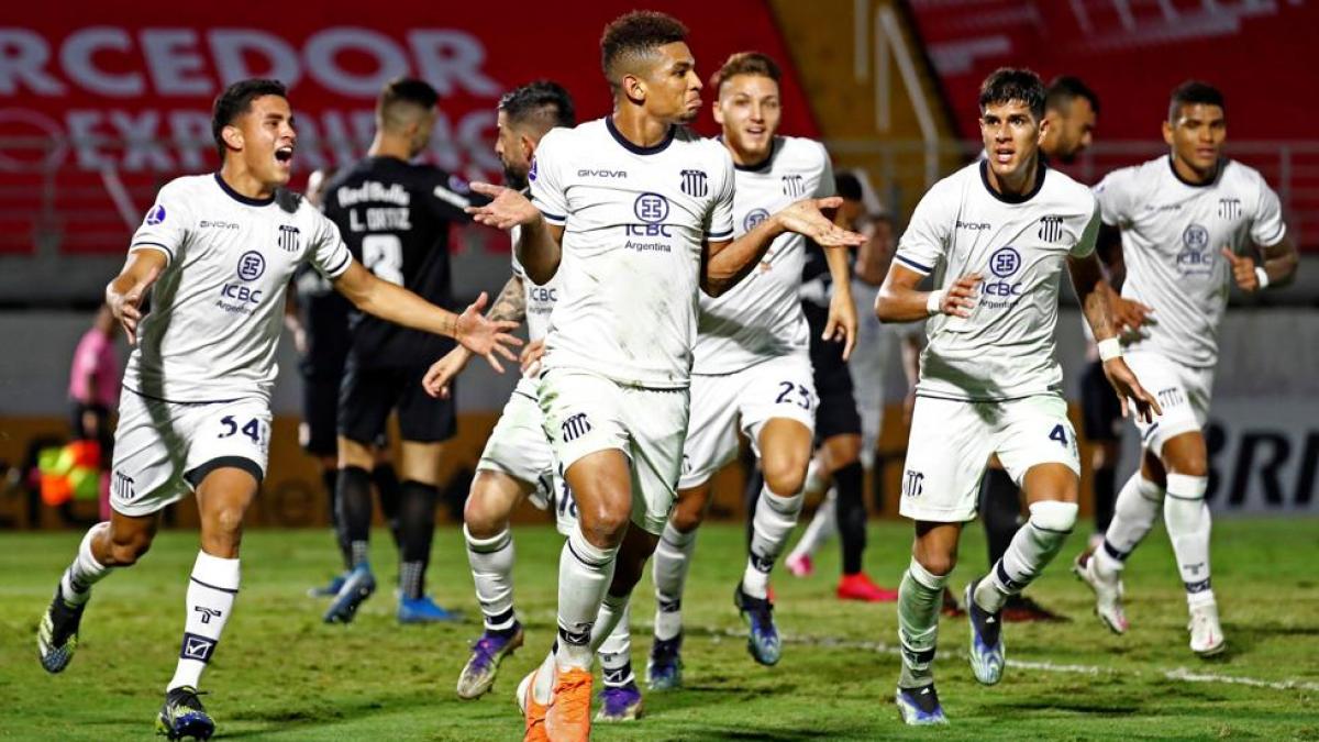 River vuelve al triunfo y Talleres asalta la punta