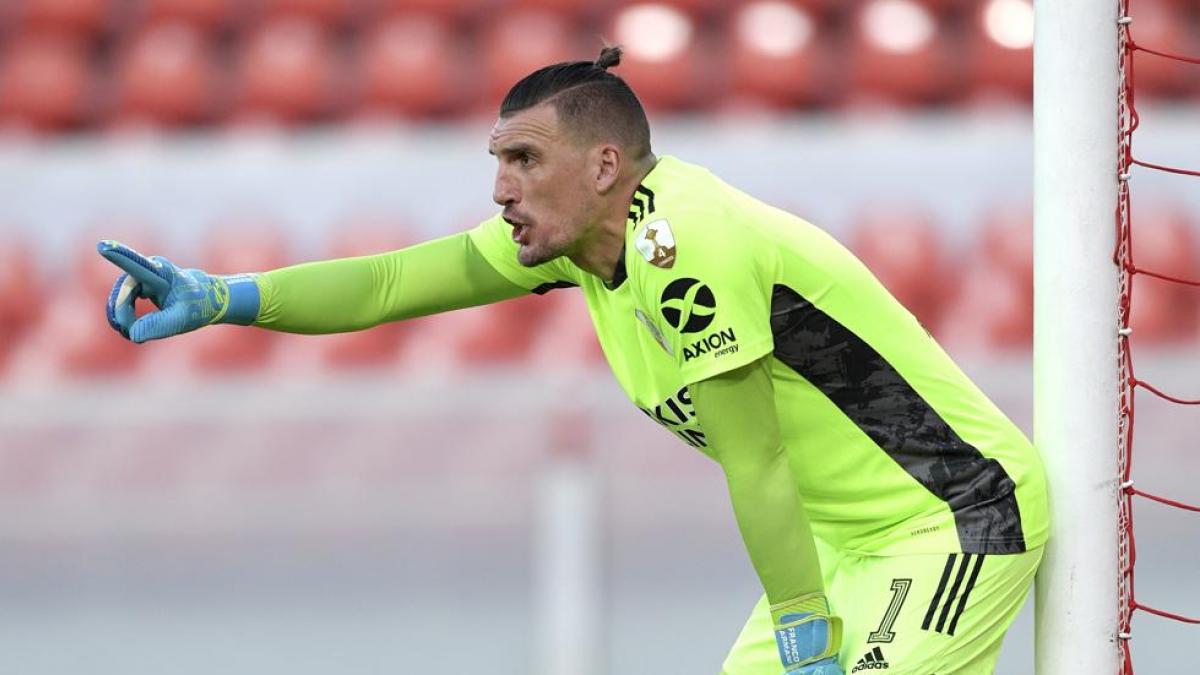 Cuando no hay VAR, puedes robar un poquito