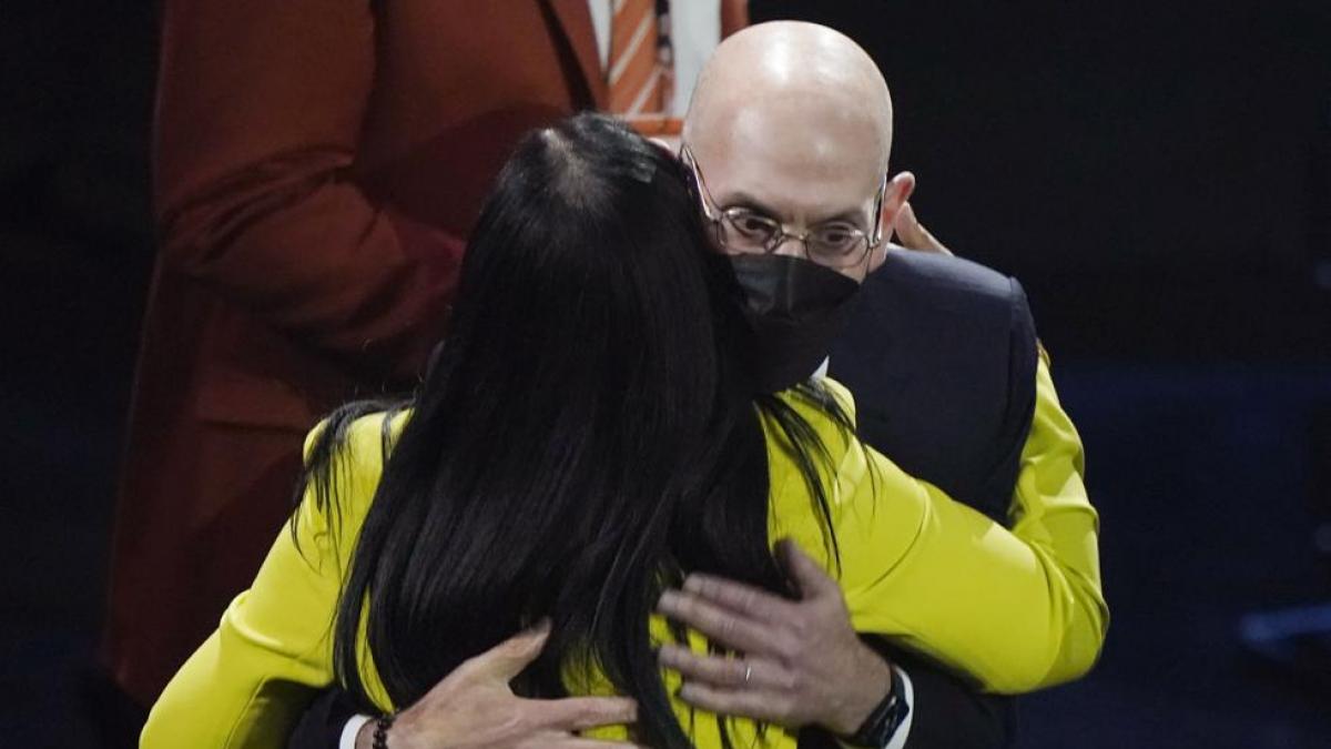 La NBA quiere pasar de diez a seis días de cuarentena para los positivos por covid