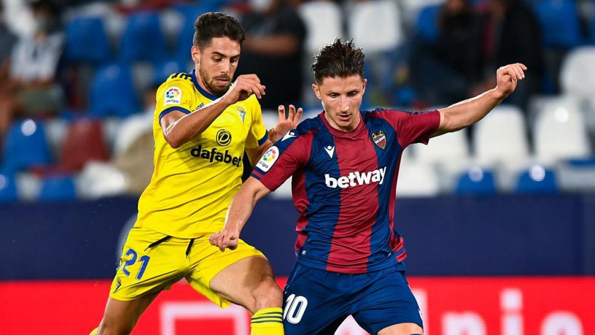 El Cádiz sigue trabajando en sus refuerzos de ataque