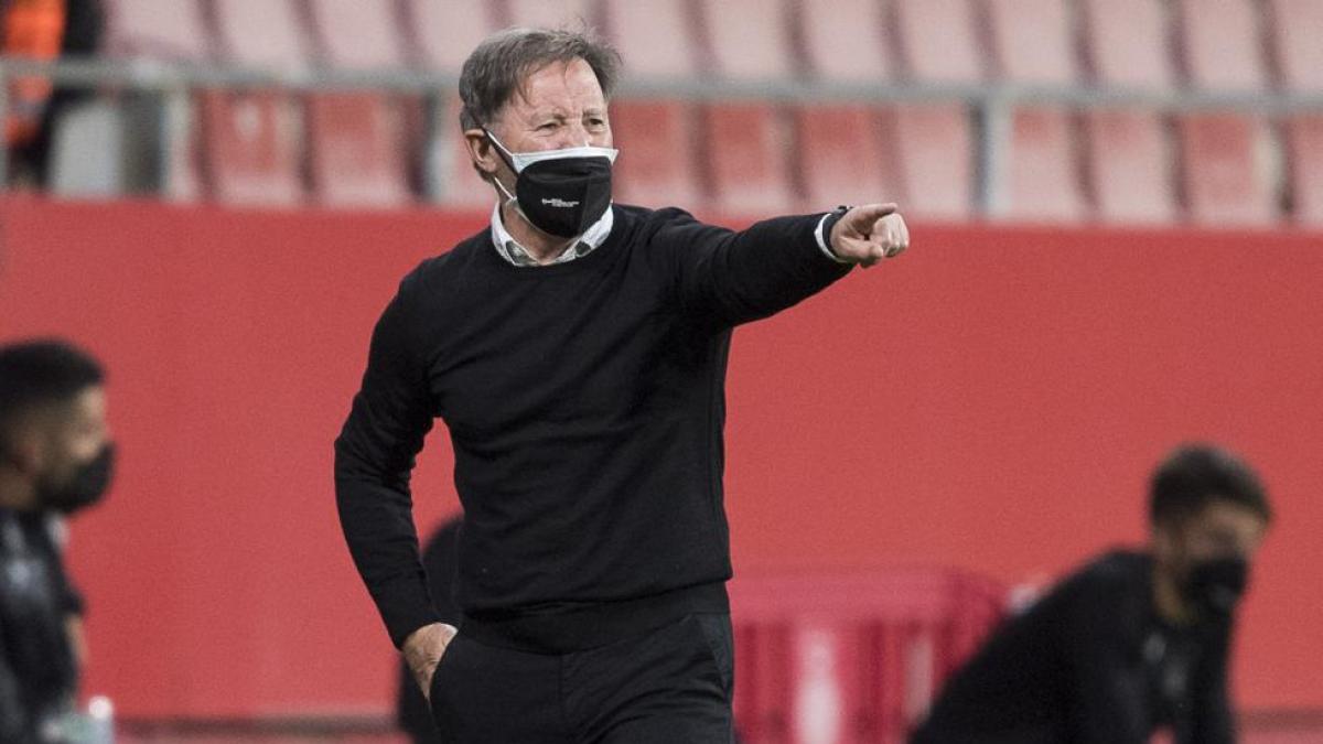 El Alcorcón destituye a Anquela