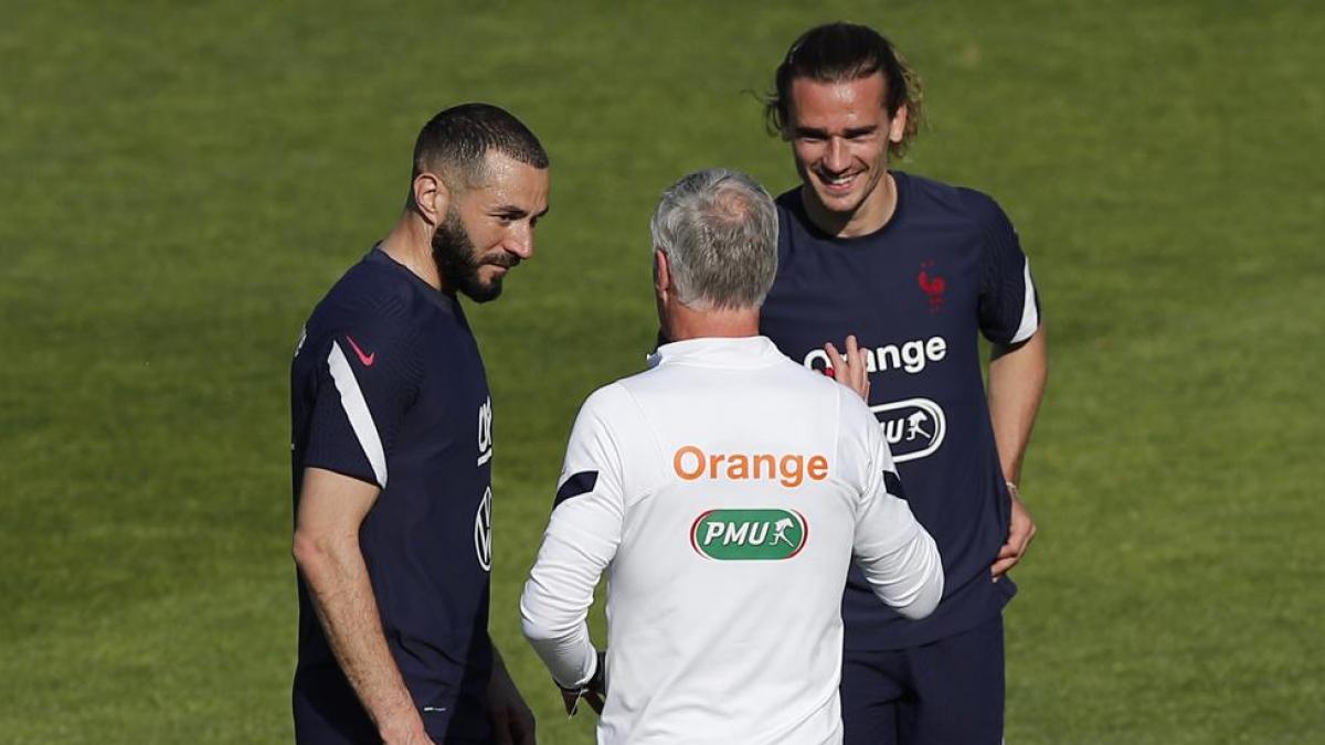 Benzema responde a Deschamps con un emoticono de un payaso y llamándole mentiroso