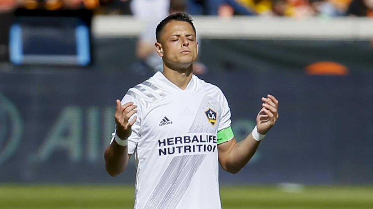 La novia de Chicharito saca las garras por él tras las últimas acusaciones al futbolista