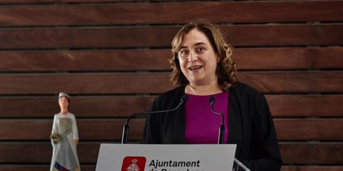 Confinamiento para Ada Colau al ser contacto estrecho de dos positivos por coronavirus