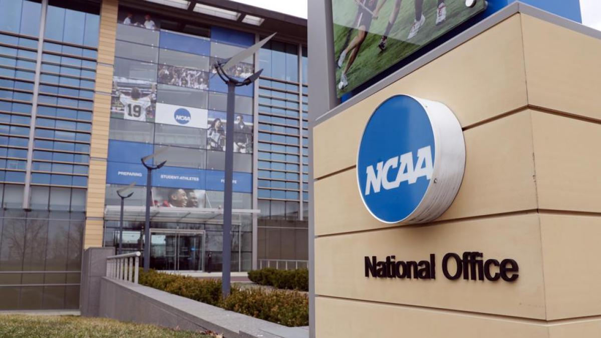 Una atleta trans demanda a su universidad y a la NCAA por haberla expulsado del equipo