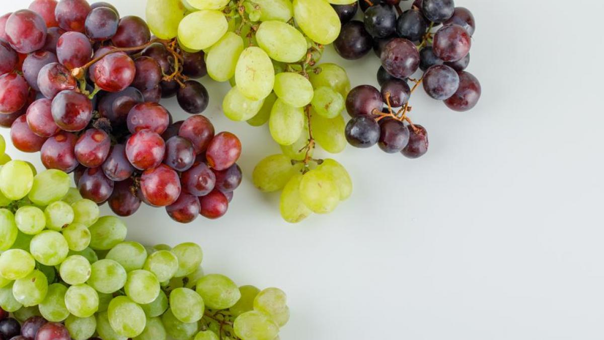 ¿Por qué comemos uvas en Nochevieja? El origen de la tradición de las campanadas