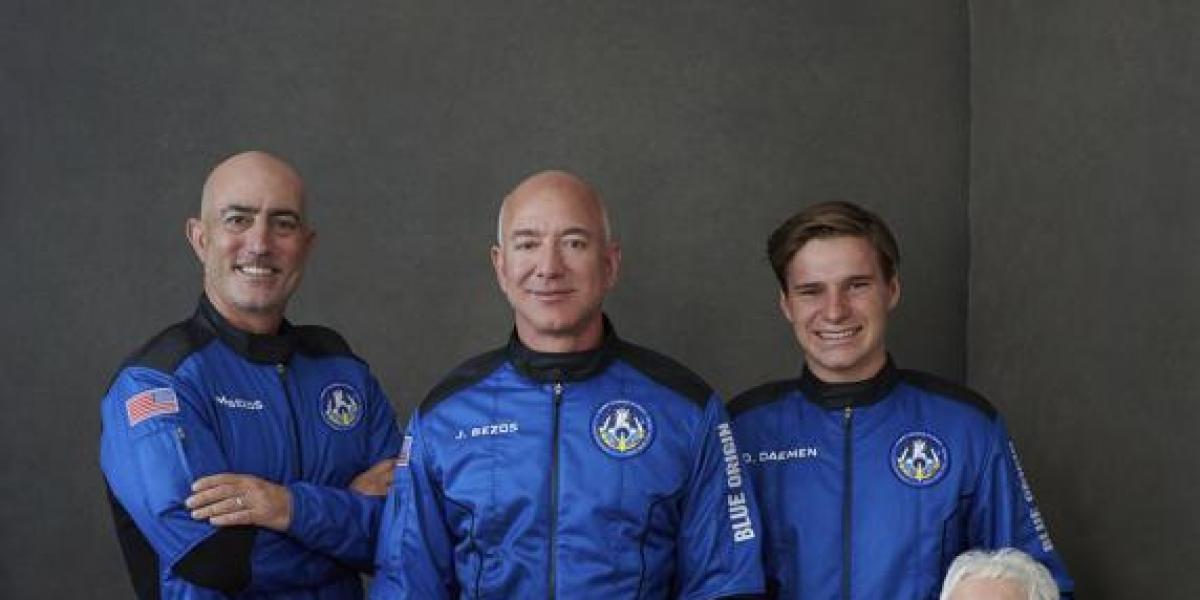Uno de los pasajeros del viaje al espacio dirigido por Jeff Bezos muere en un accidente de avión