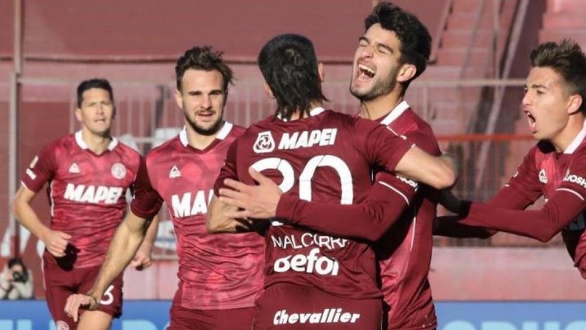 Lanús ratifica su condición de líder