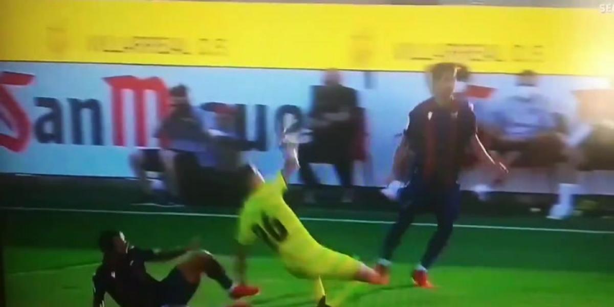 La vergonzosa entrada de Soldado a un rival