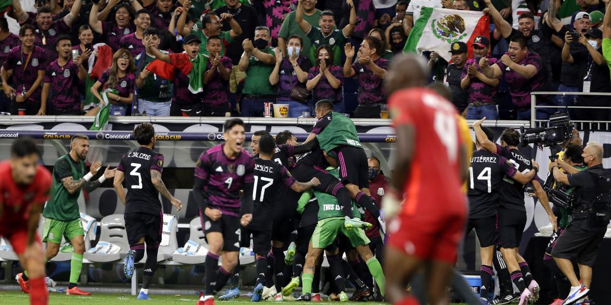 Héctor Herrera es de oro: mete a México en la final en el 99