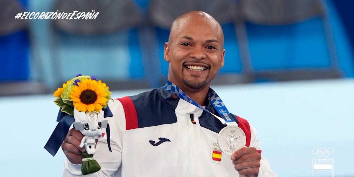 El hijo adoptivo de Gervi Deferr que siempre llega tarde, pero llega