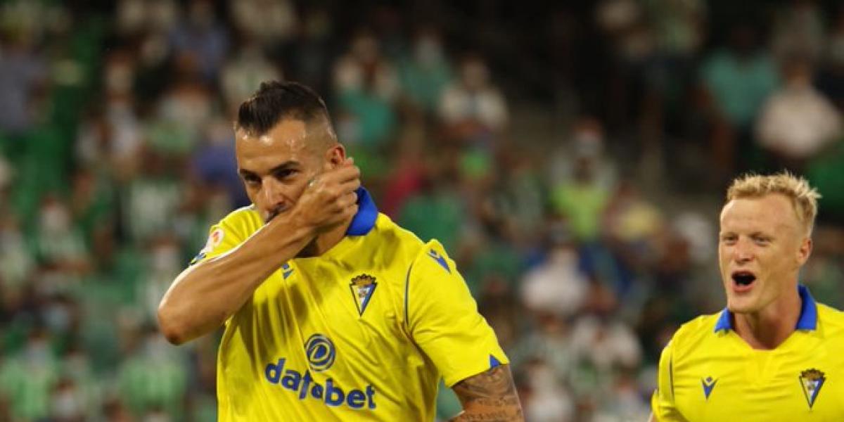 Negredo adelanta al Cádiz con un penalti con suspense