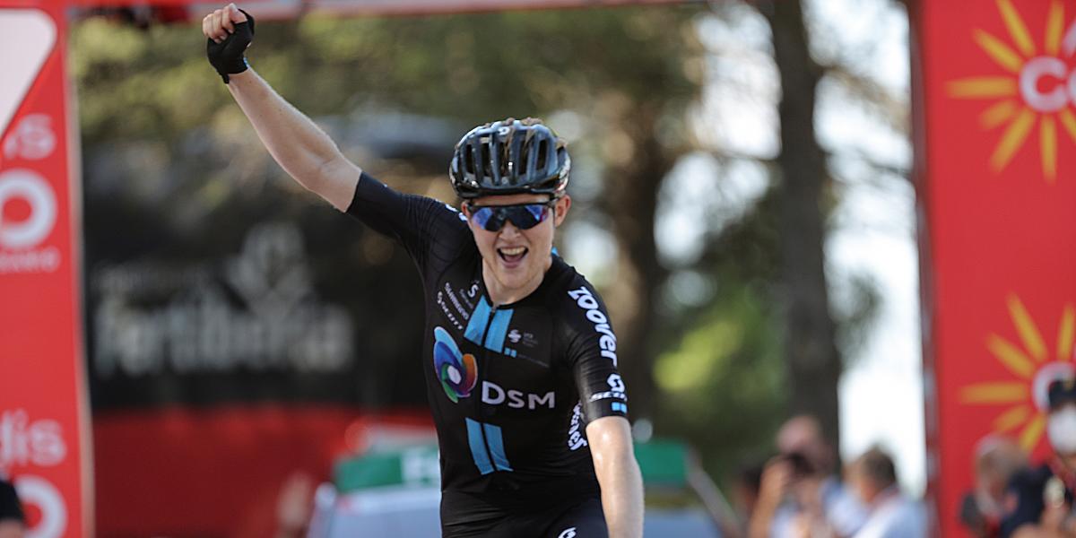 Storer gana y Roglic ataca y cede el liderato a Eiking en una décima etapa de locura