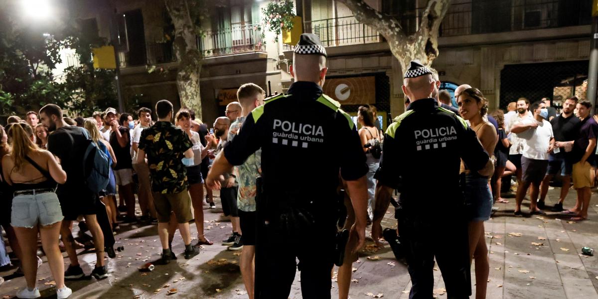 Fin de semana sin toque de queda y regreso de los botellones en Barcelona