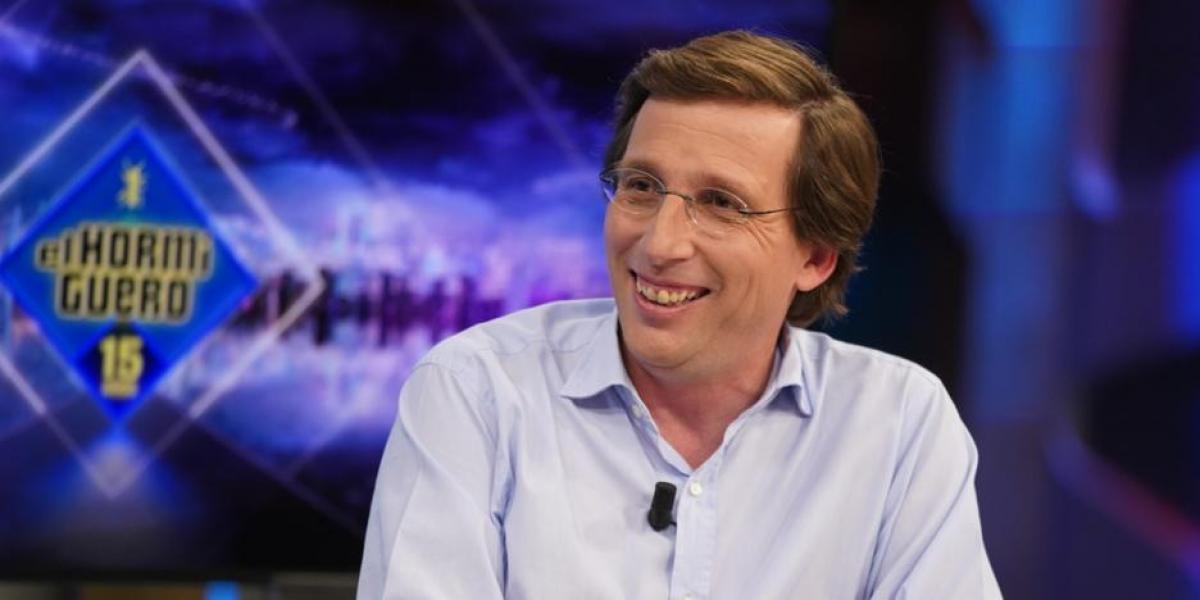 Cachondeo en redes con la última foto que ha compartido Almeida: “¿A dónde va?”