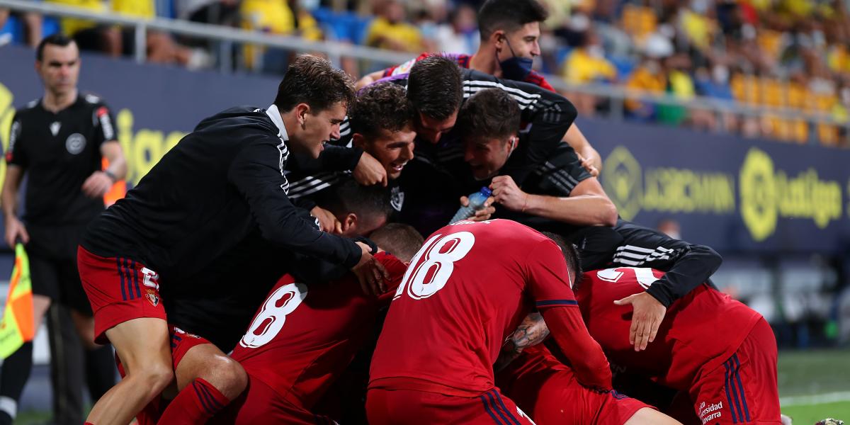 Osasuna logra su primer triunfo con una remontada épica ante el Cádiz