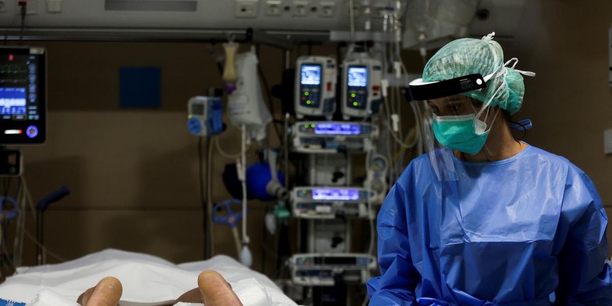 La OMS pone nombre a la nueva variante del coronavirus: Omicron
