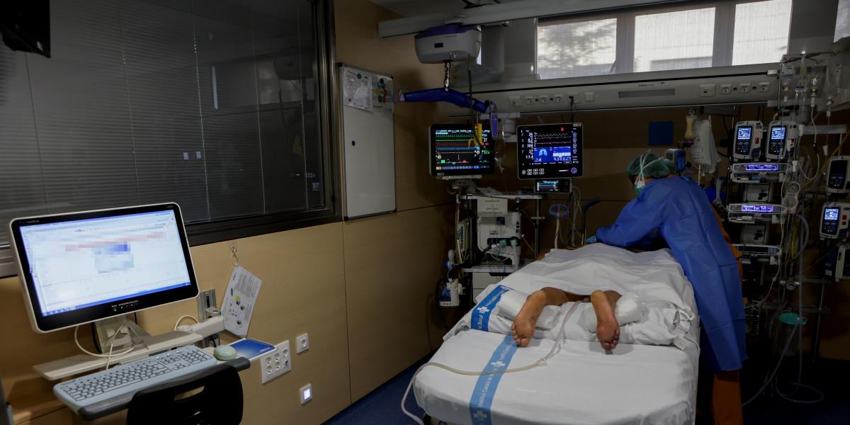 Vuelve a subir la presión hospitalaria en Catalunya: casi 100 ingresados más