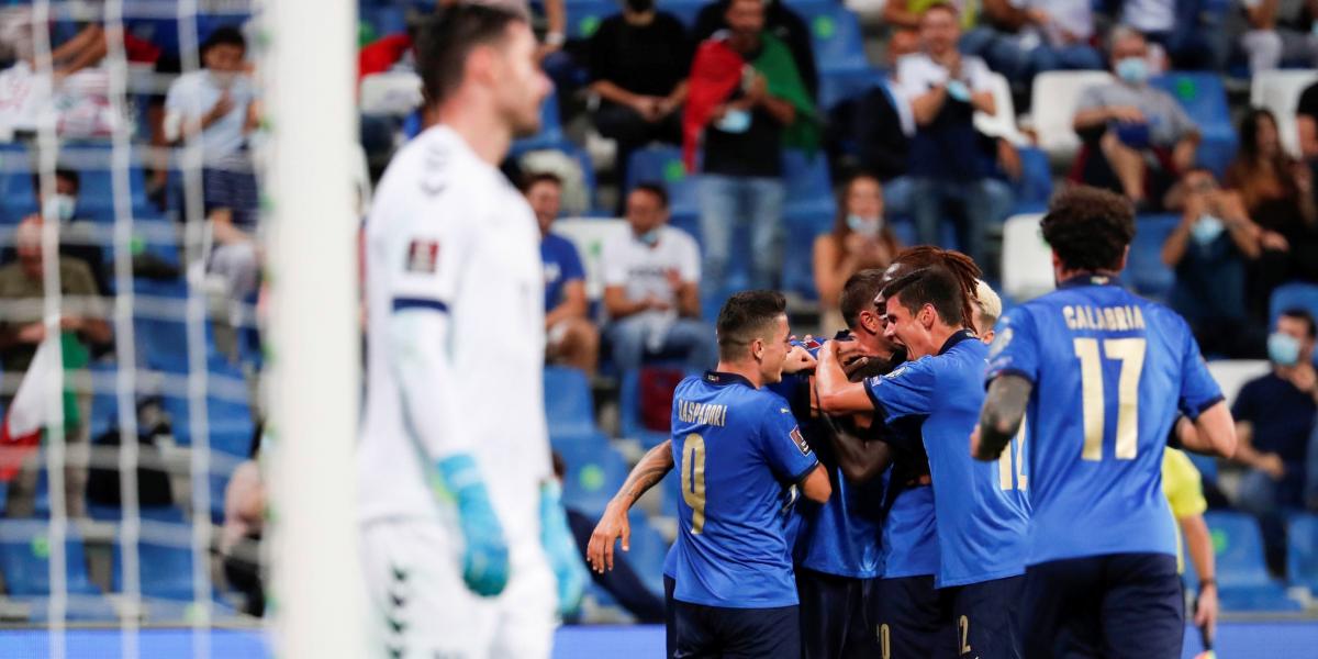 Italia cumple el trámite ante Lituania (5-0)