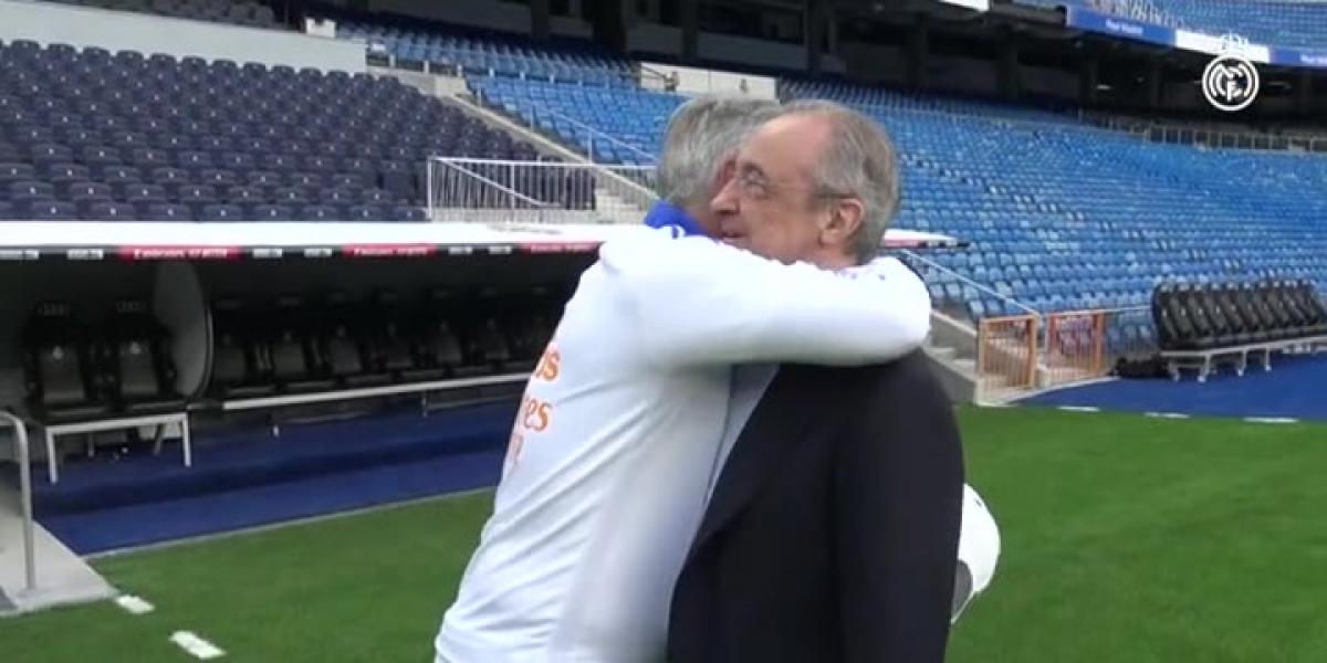 Florentino Pérez recibe personalmente a los jugadores en el entrenamiento del Madrid en el Santiago Bernabéu