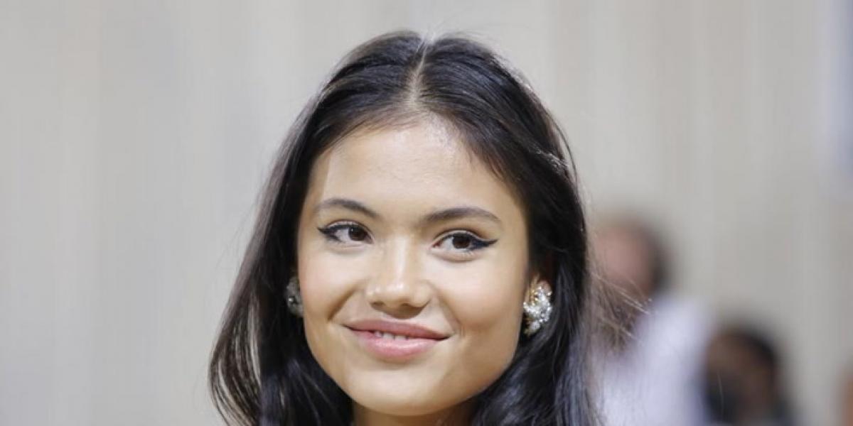 Raducanu deslumbra en la alfombra roja de la Gala del Met en Nueva York