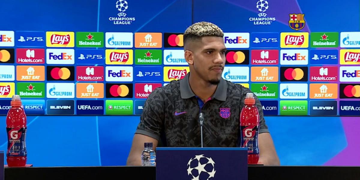 Uruguay convoca a Araujo, Suárez y Cavani