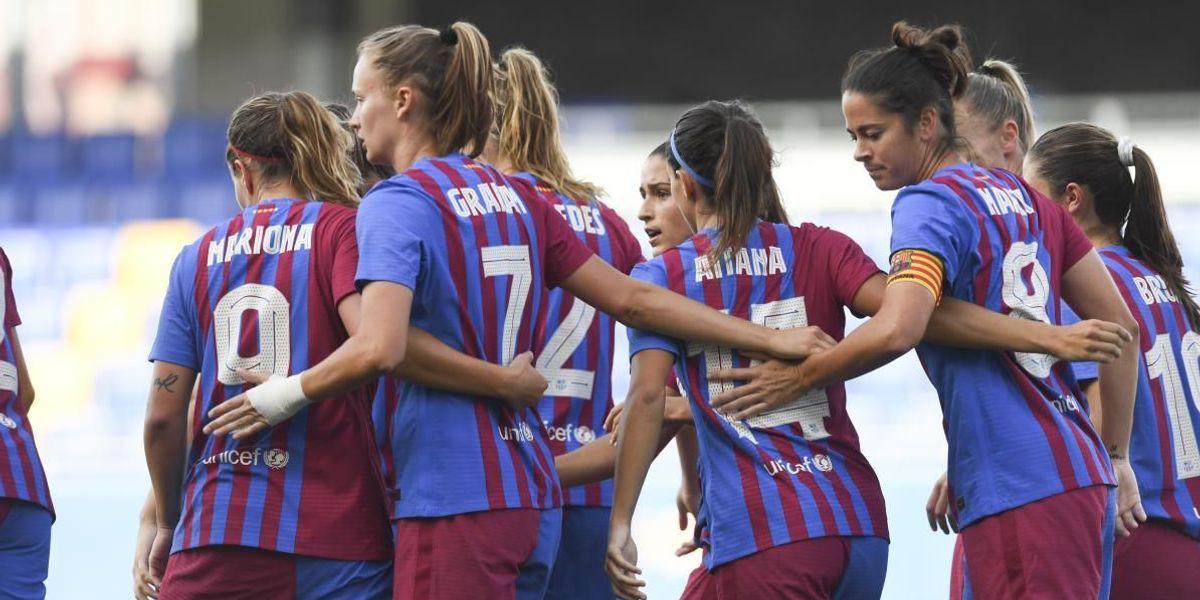 Minuto de silencio en memoria de Santana en el Madrid-Barça femenino