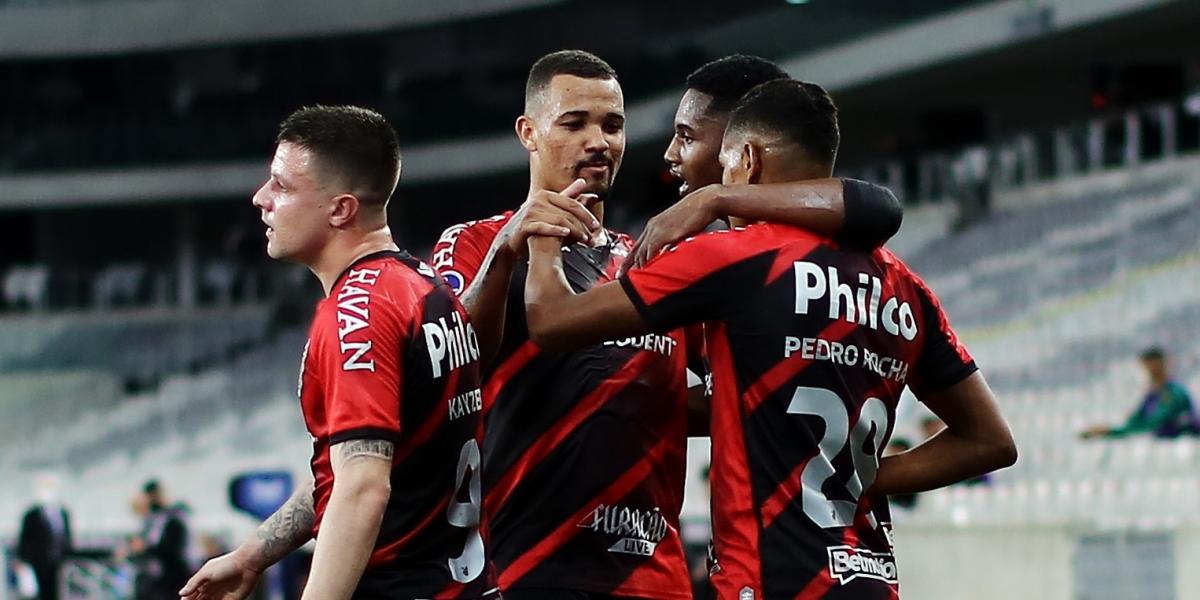 2-0: Paranaense elimina al Peñarol y se medirá en la final al Bragantino