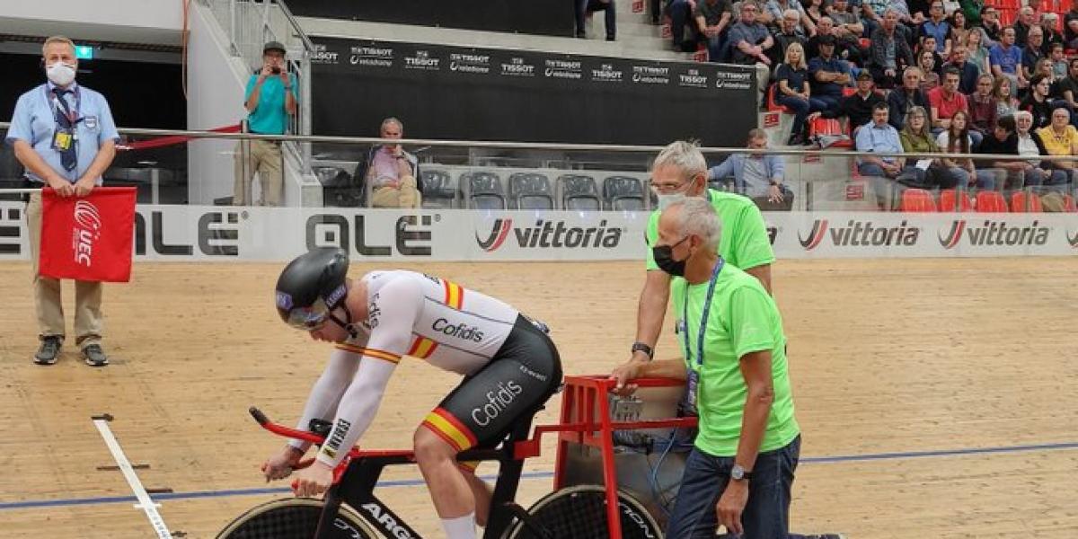 Quintos puestos de Alejandro Martínez y Eukene Larrarte