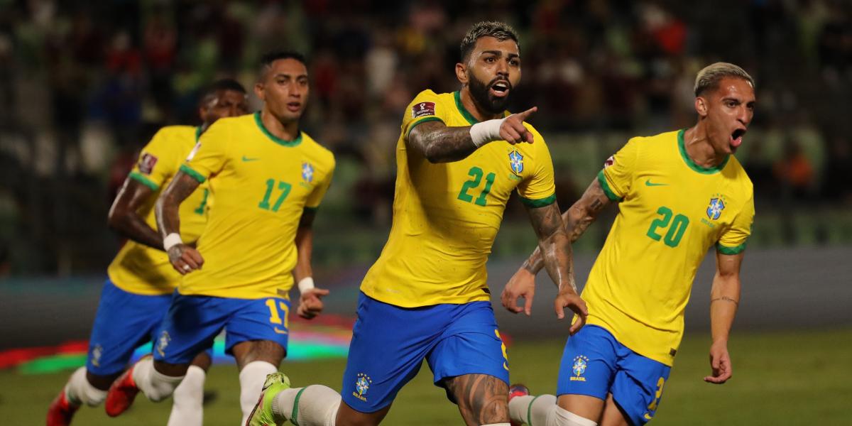 1-3: Brasil remonta ante Venezuela y es más líder que nunca
