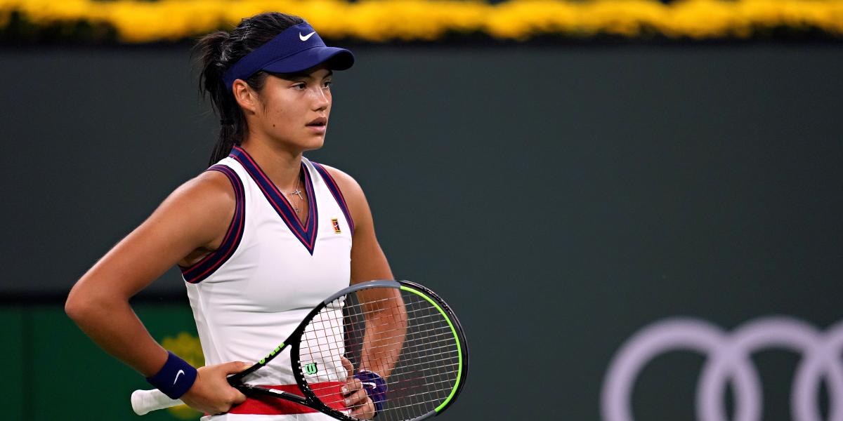 Raducanu sucumbe a la maldición y se despide en su debut en Indian Wells