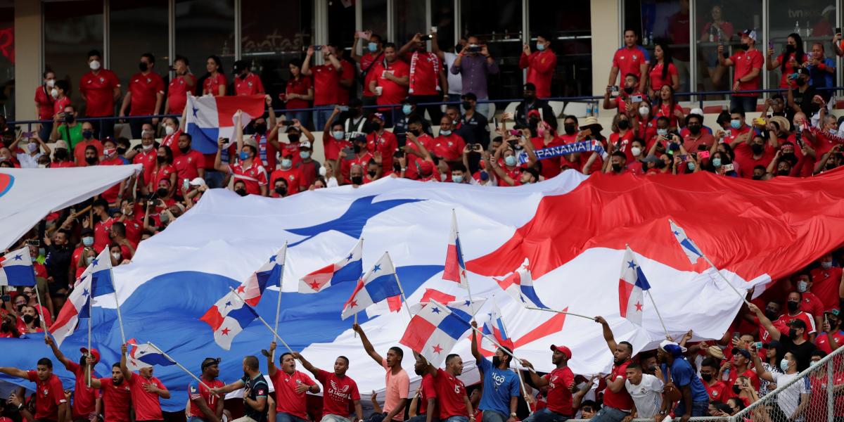 Panamá, un partido a puerta cerrada por cantos homófobos