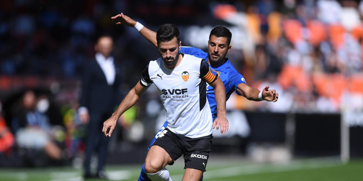 Guedes y Gayà rescatan un punto para el Valencia en el descuento