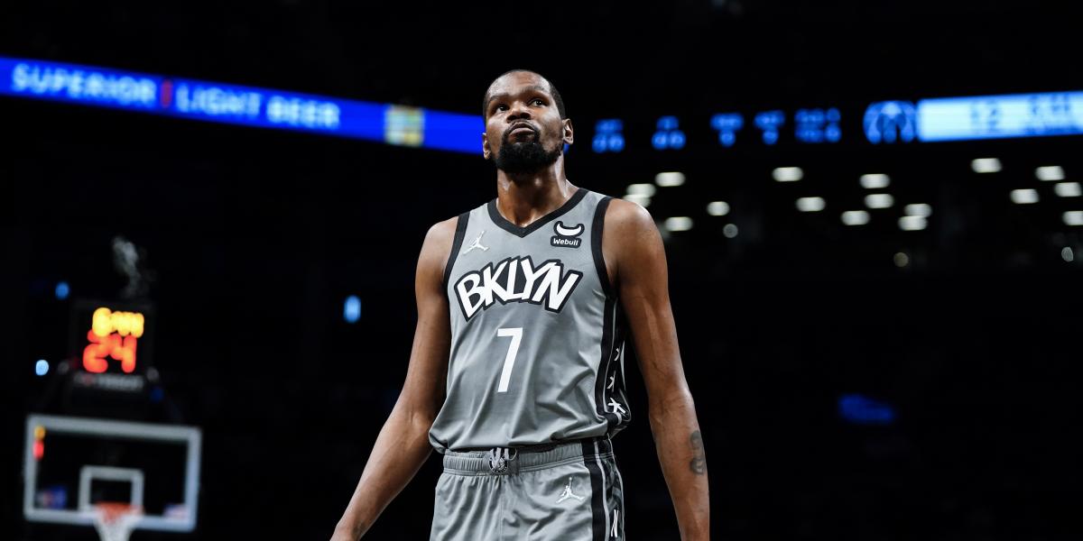 Durant, expulsado tras un violento forcejeo con Olynyk