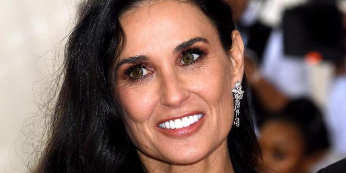Demi Moore presume de escotazo a sus 58 años
