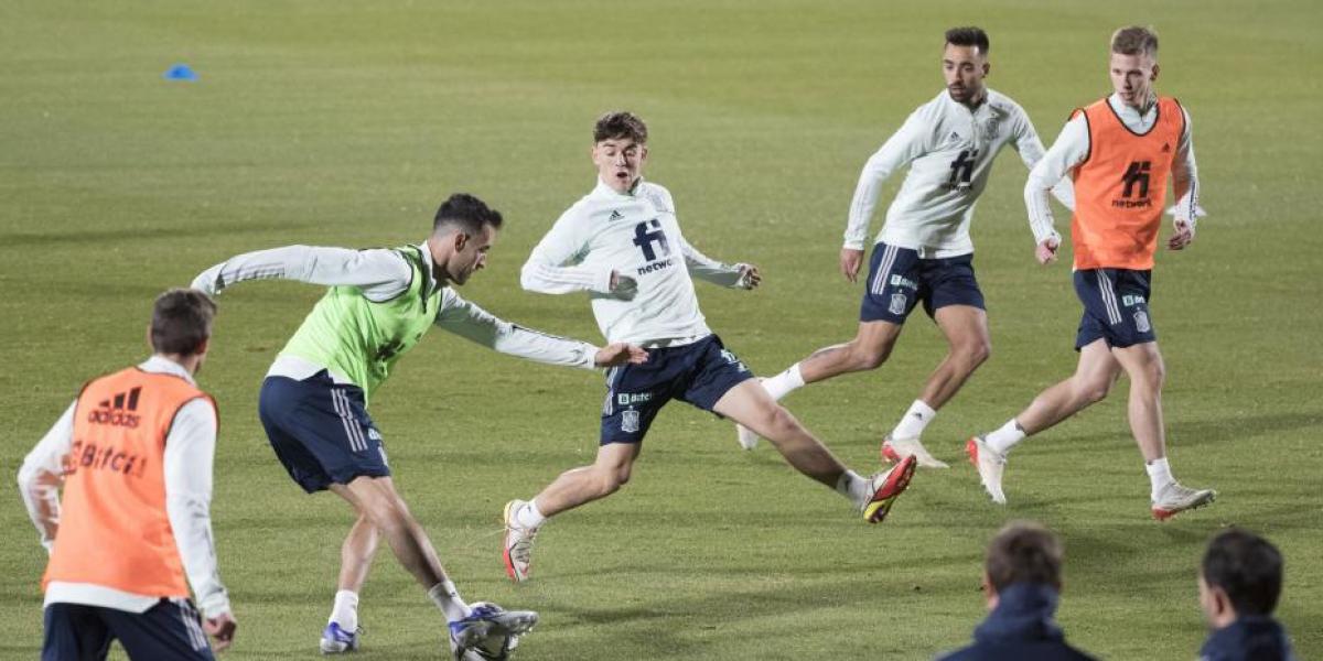 Merino, Gayà y Rodrigo Moreno, ausentes en el primer entrenamiento