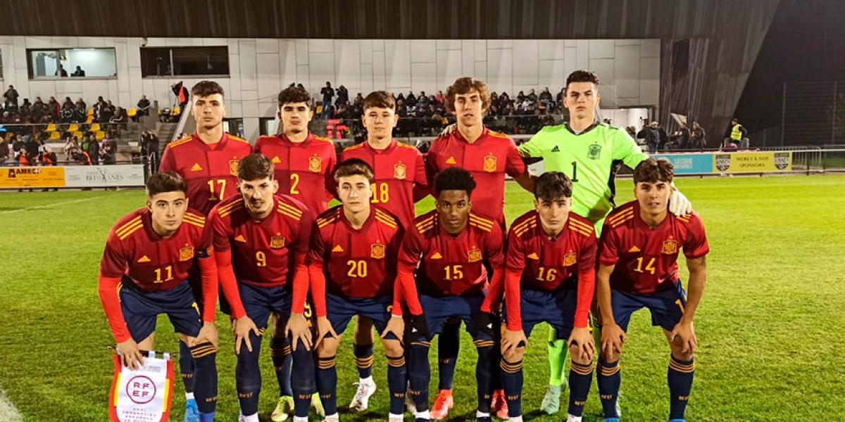 2-1: España remonta a Luxemburgo y empieza con victoria
