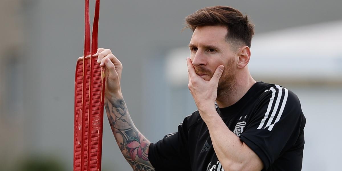 Messi empieza de suplente en el Uruguay-Argentina