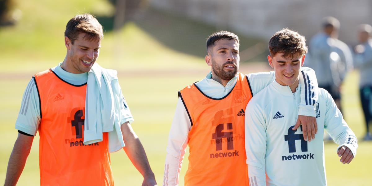 Gavi e Iñigo Martínez están bien y podrán jugar ante Suecia