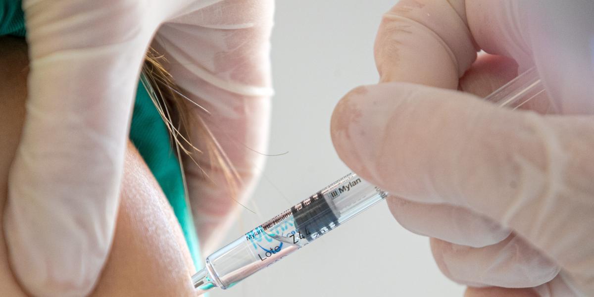 Así es Novavax, la última vacuna aprobada contra el coronavirus