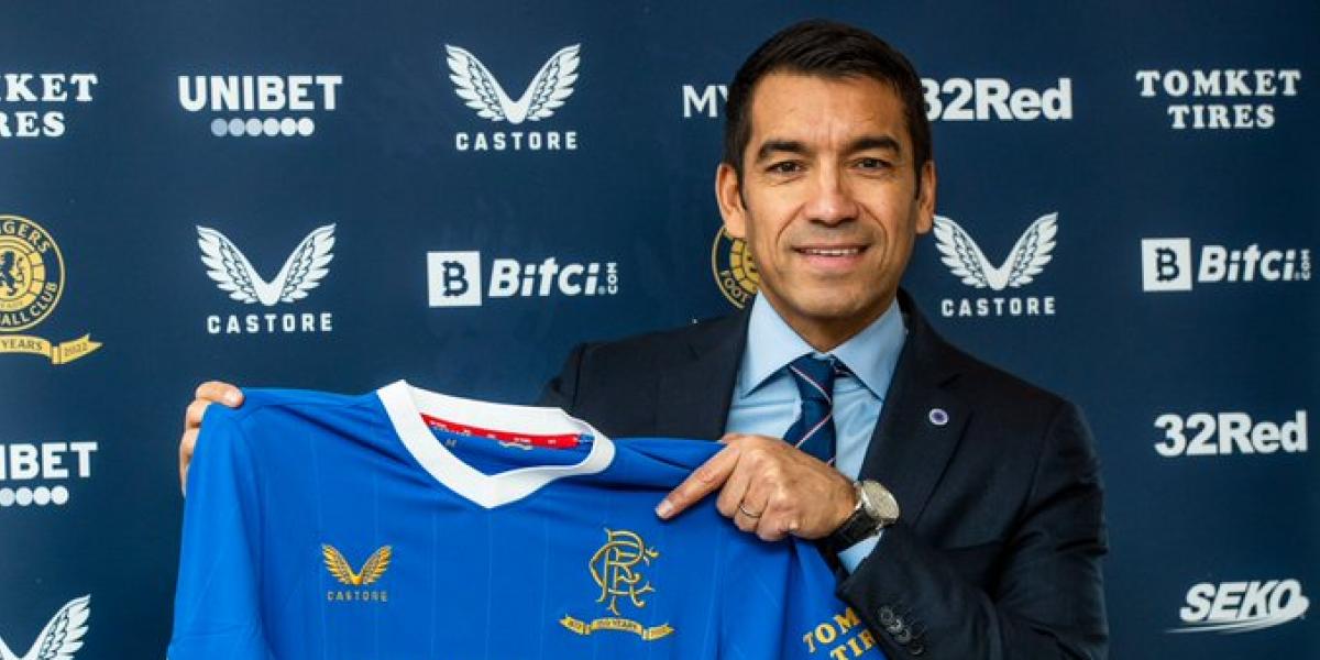Van Bronckhorst vuelve al Rangers como relevo de Gerrard
