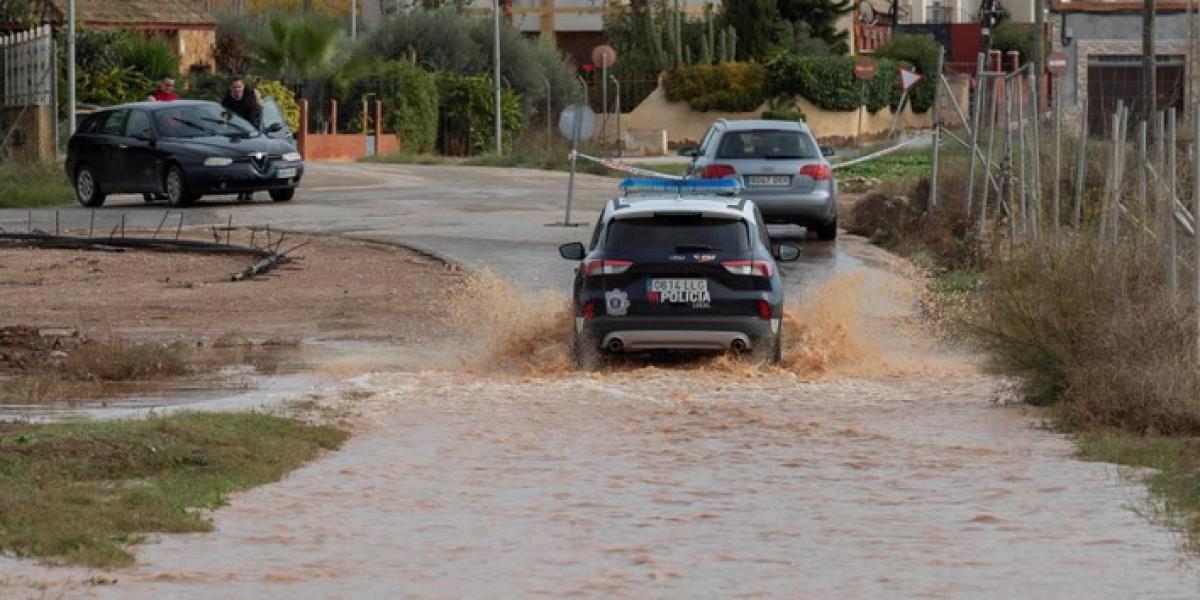 Espectacular tormenta en Cartagena: inundaciones, policías atrapados y 23 rescates