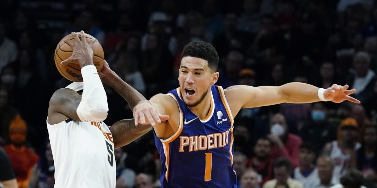 Los Suns pierden a Devin Booker por una lesión en los isquiotibiales