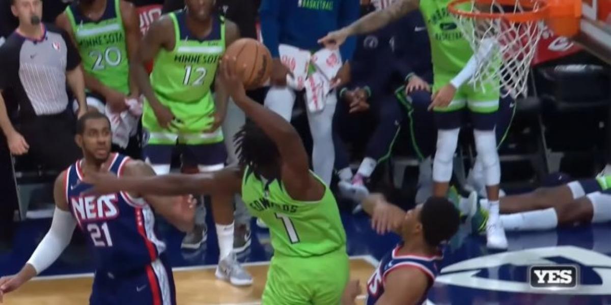 Anthony Edwards vuelve loco al banquillo de los Wolves con este mate monstruoso