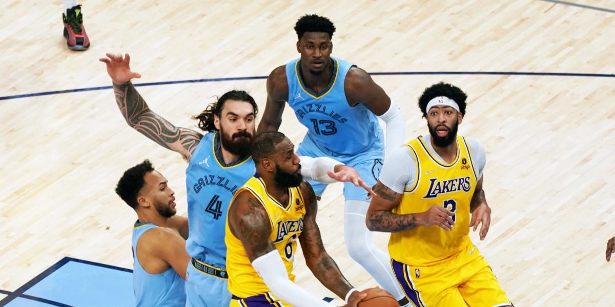 Los Grizzlies desnudan a los Lakers